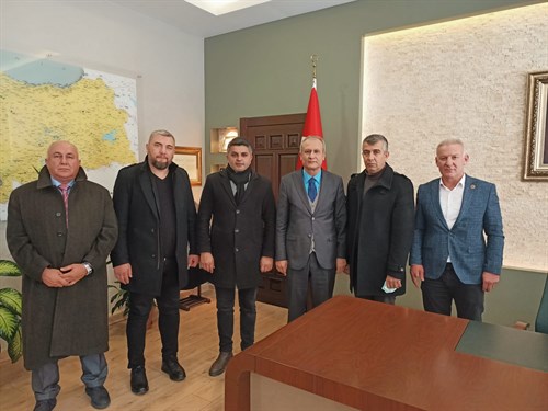 Osmangazi Sulama Birliği Başkanlığı ve Muhtarlarımız, İlçemiz Kaymakamı Ali PARTAL'ı makamında ziyaret ettiler.