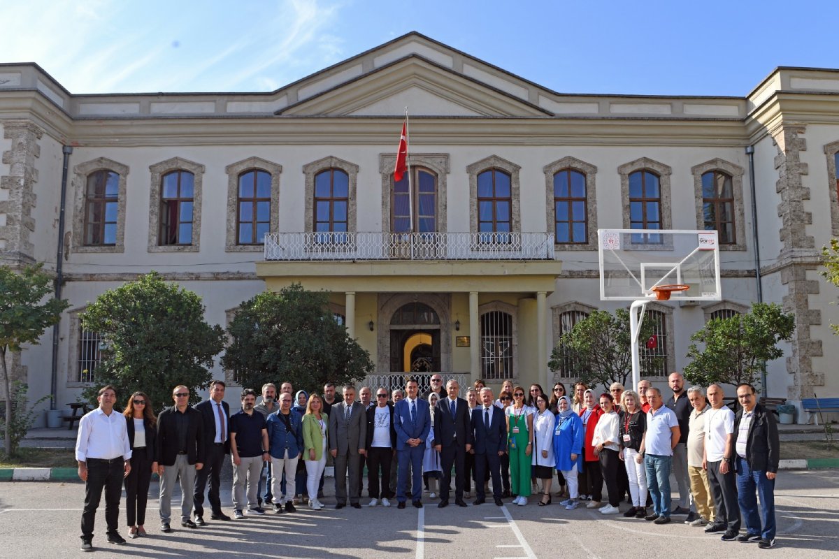 İlçemiz Kaymakamı Ali PARTAL, Bursa Erkek Lisesini ziyaret etti ve yerinde incelemelerde bulundu.